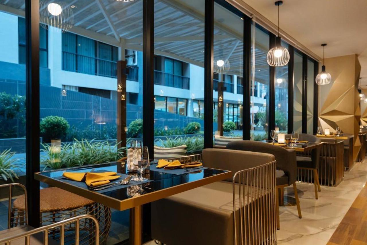 Wekata Luxury Hotel Luaran gambar