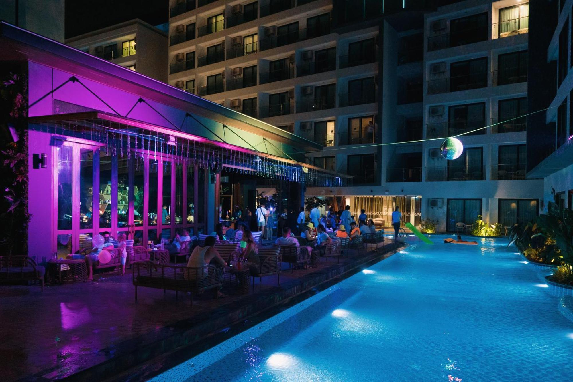 Wekata Luxury Hotel Luaran gambar